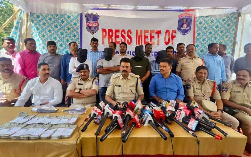 رقم کو کئی گنا اضافہ کرنےکے نام دھوکہ دینے والی گینگ گرفتار